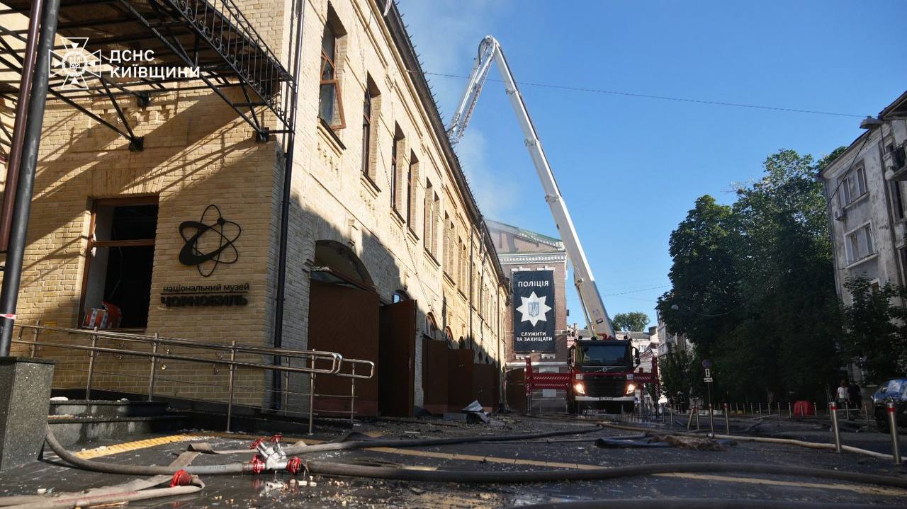 Наслідки російського обстрілу в Києві
