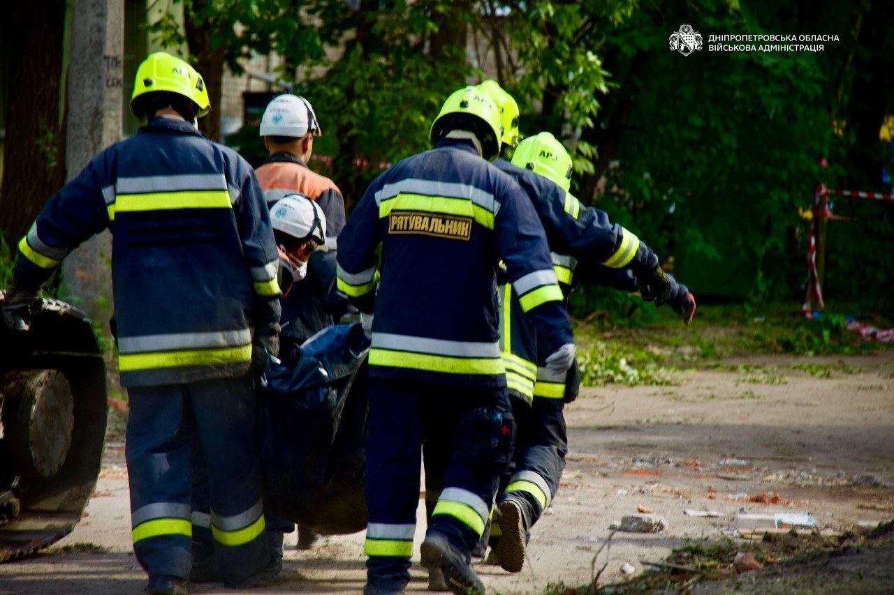 Будинок у Дніпрі після нічного російського обстрілу