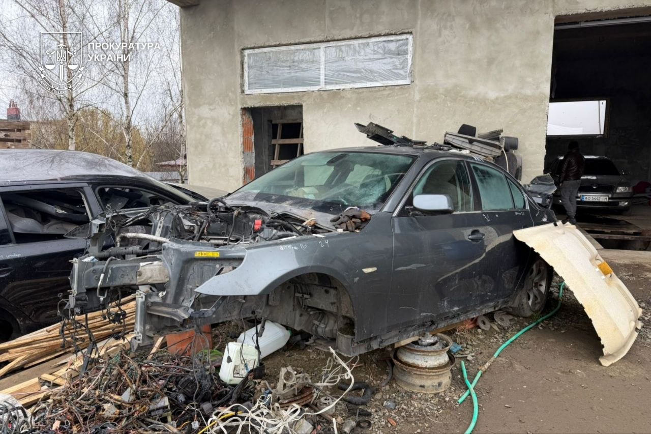 Розібране авто