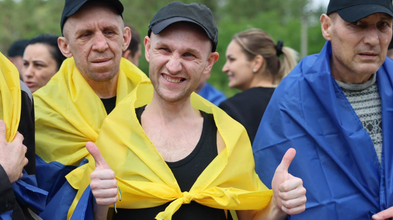 Українські військові, звільнені з російського полону