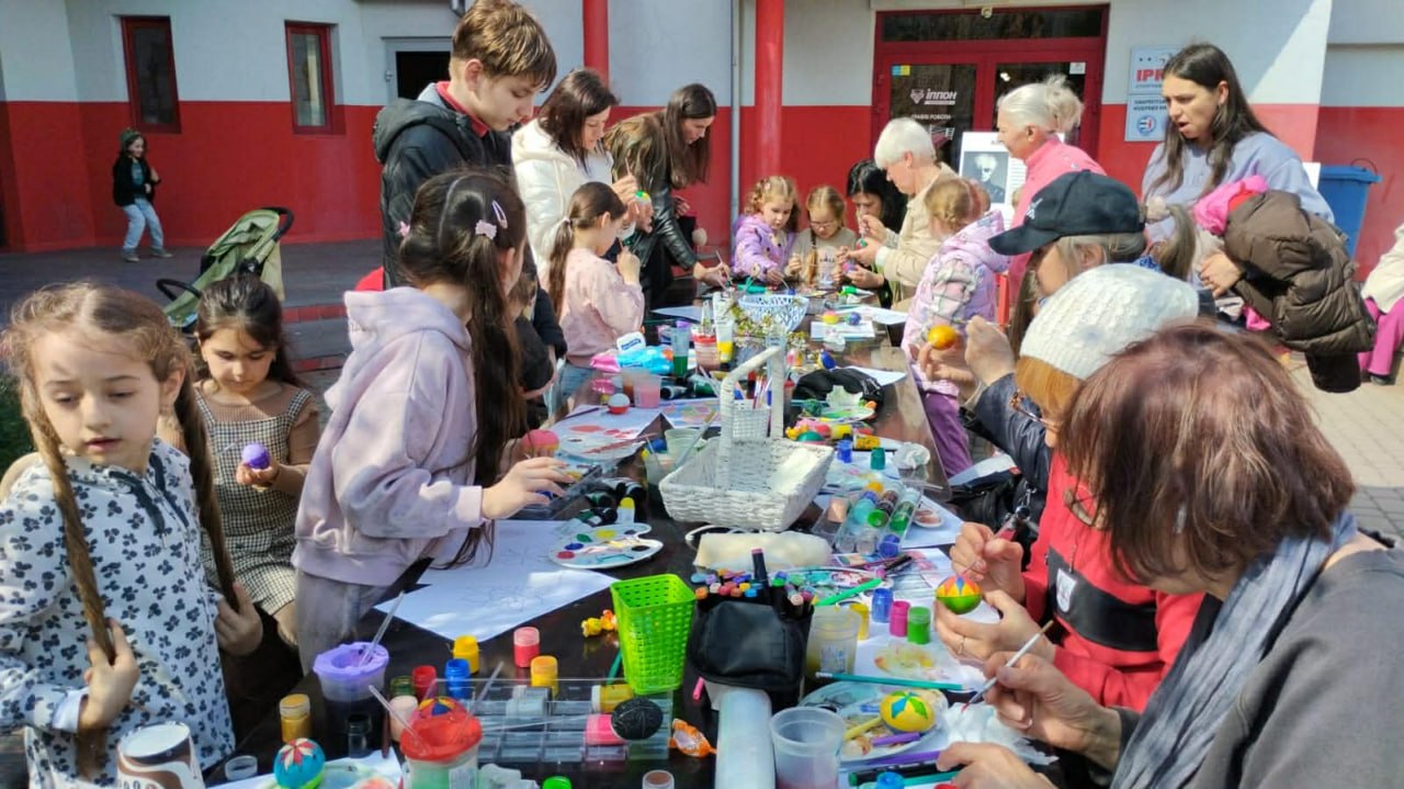 писанки у стилі Енді Воргола