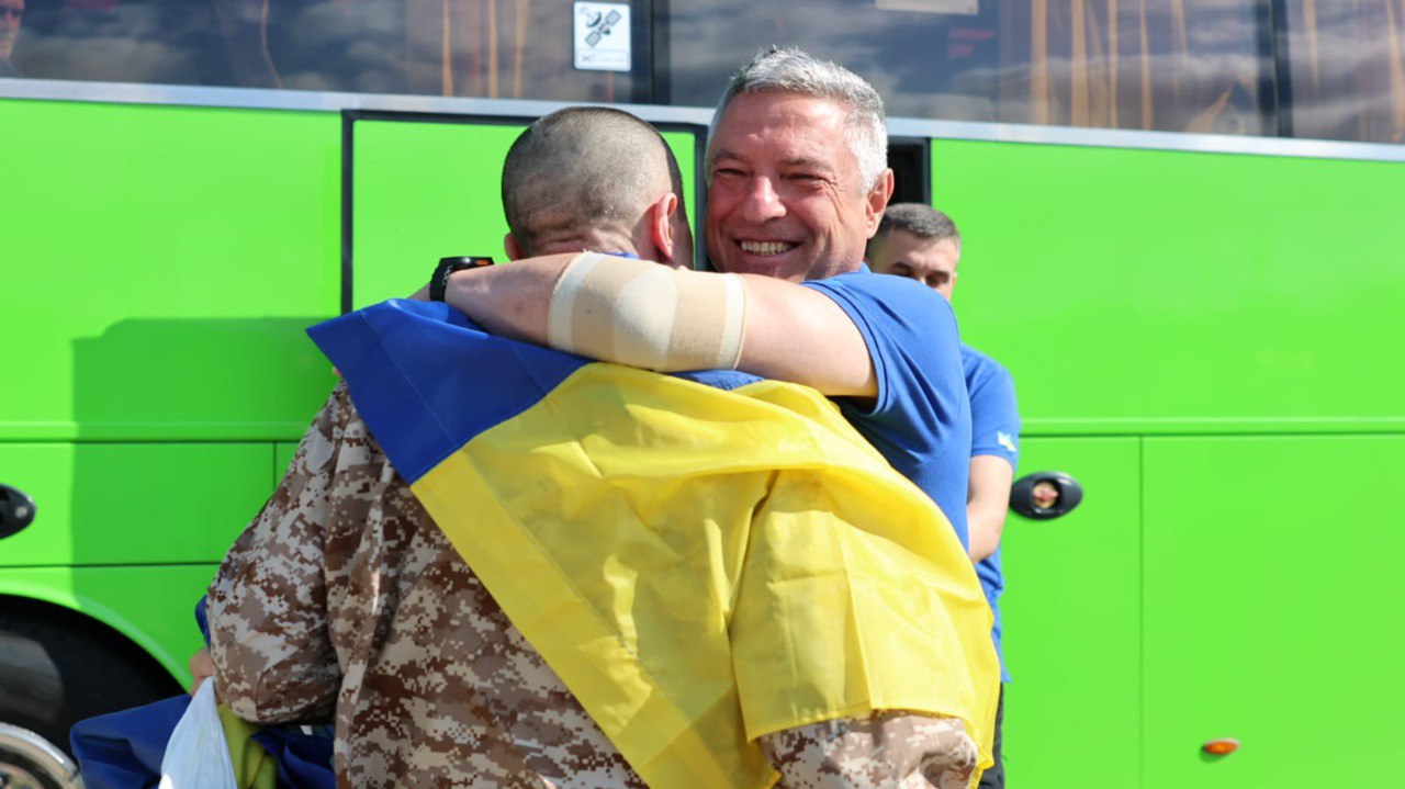 Звільнені з полону українські воїни
