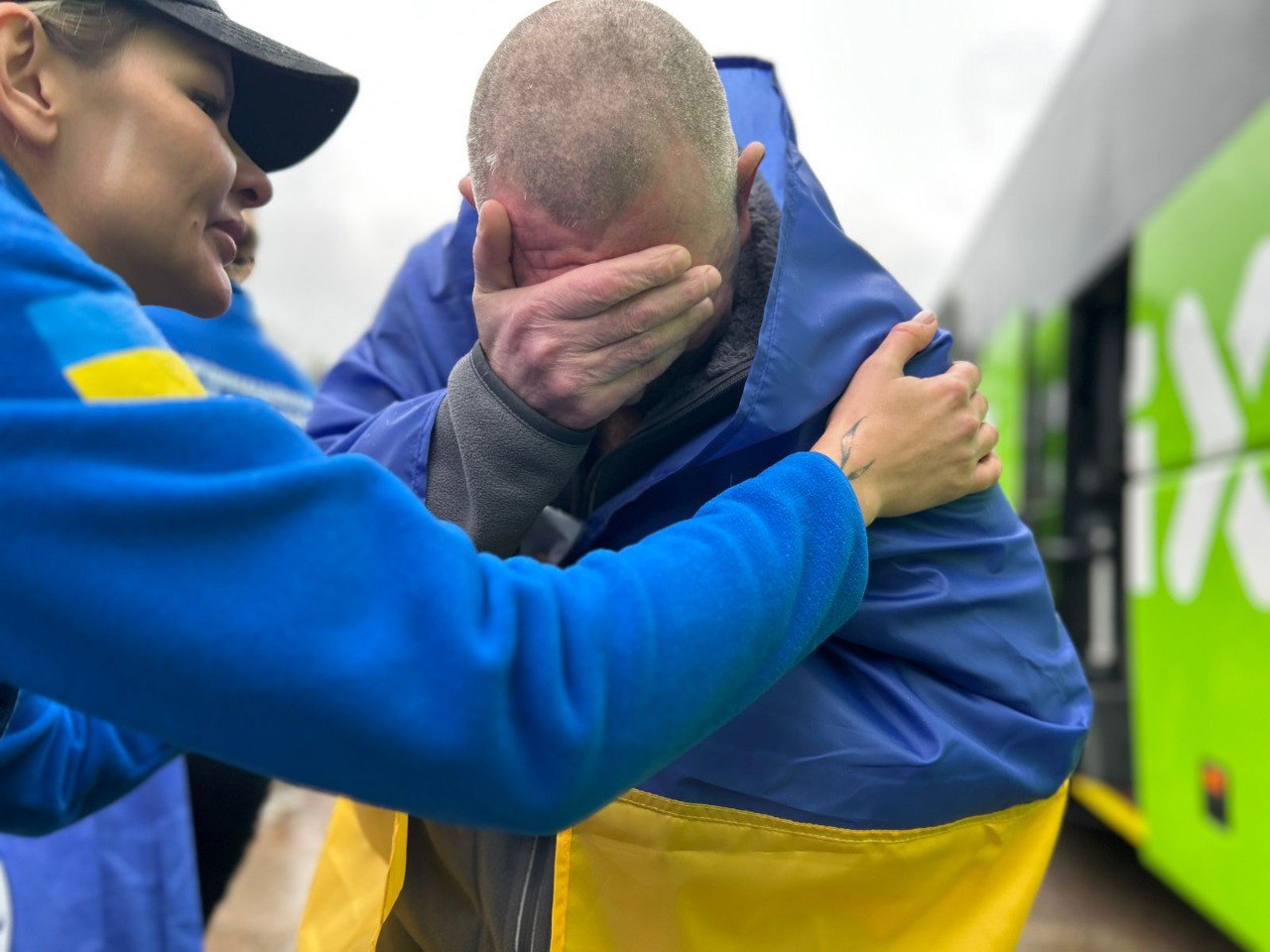 До України повернули 185 військових та 20 цивільних