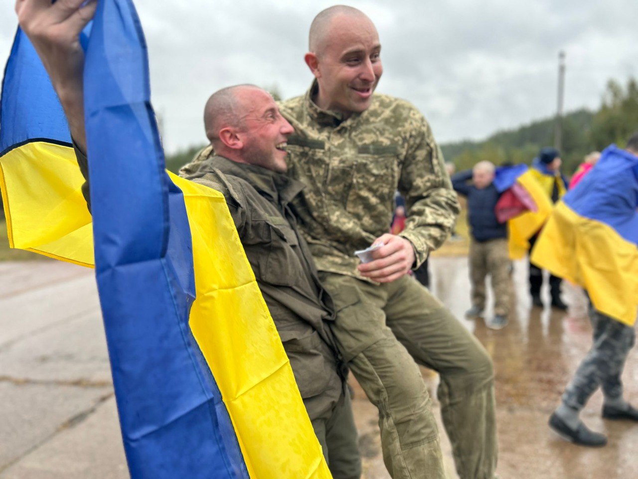 До України повернули 185 військових та 20 цивільних