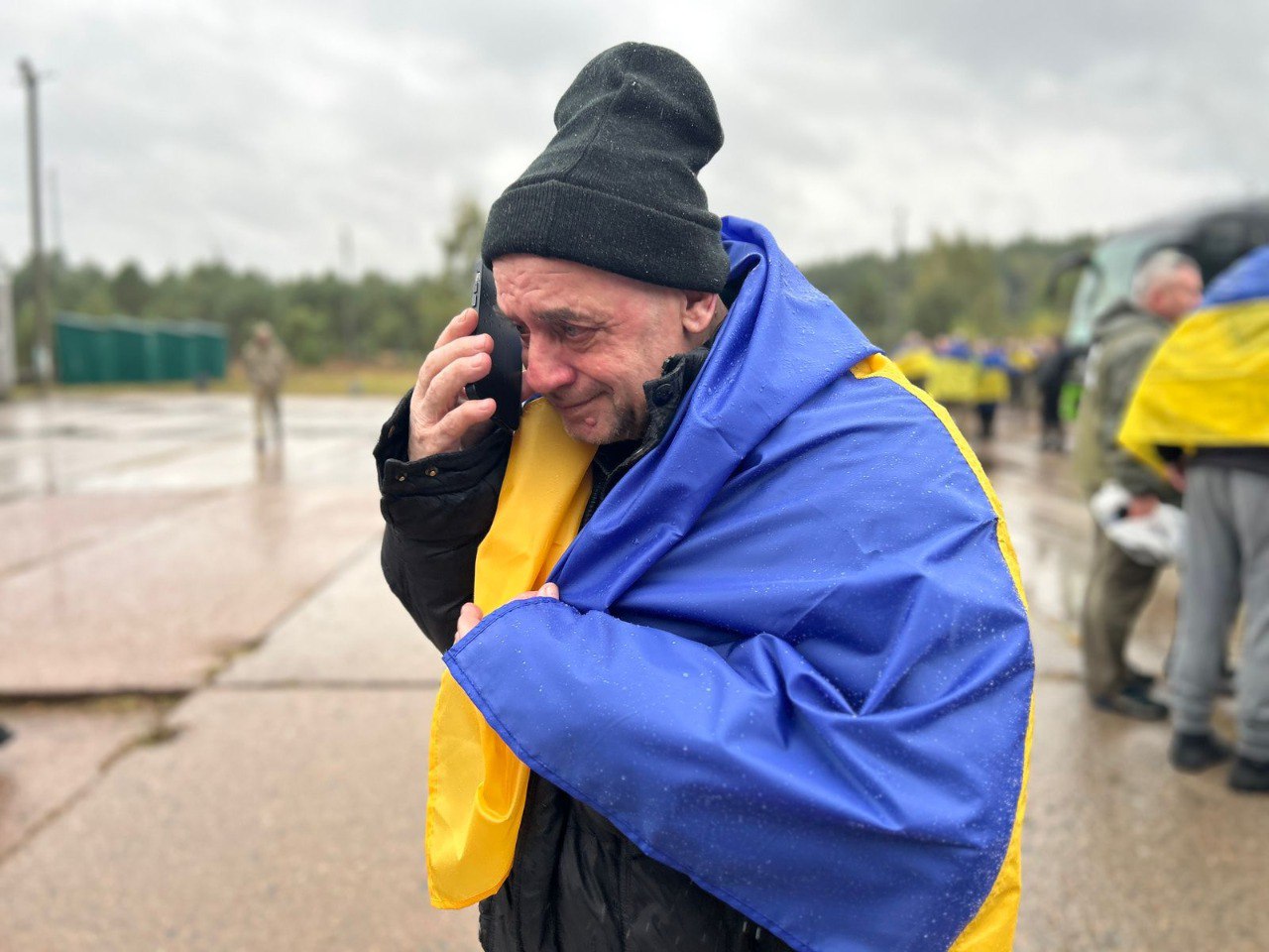 До України повернули 185 військових та 20 цивільних