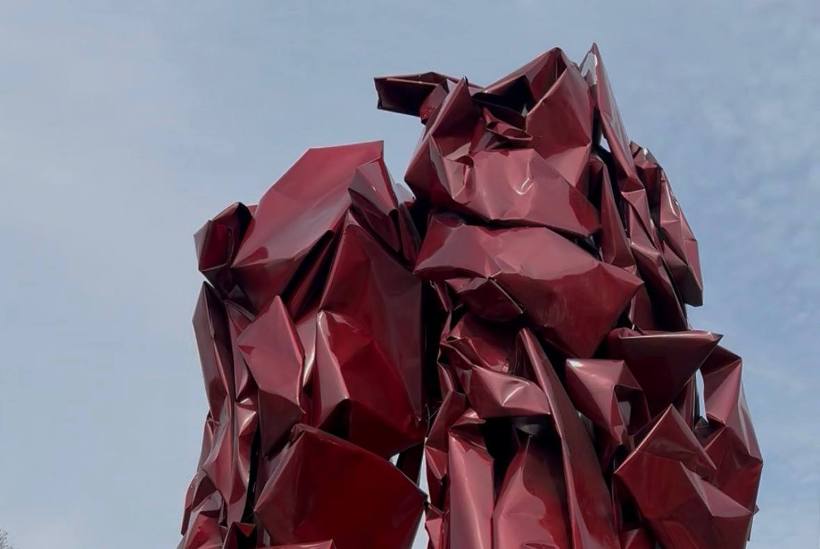 Інсталяція "Реконструкція подій" на площі Народній в Ужгороді