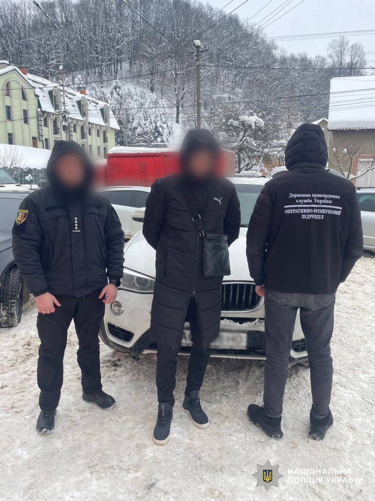 Затримані порушники кордону і переправники