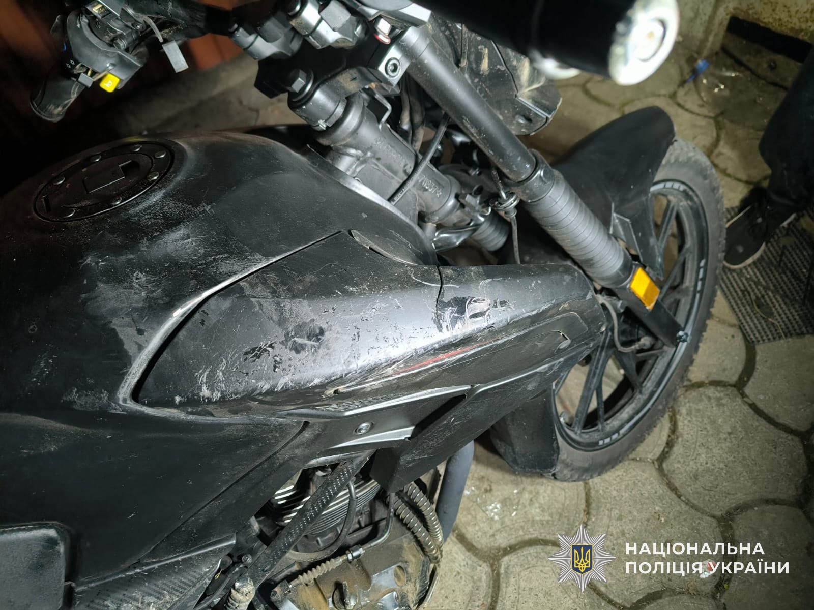 На Мукачівщині пʼяний мотоцикліст збив жінку на узбіччі та втік