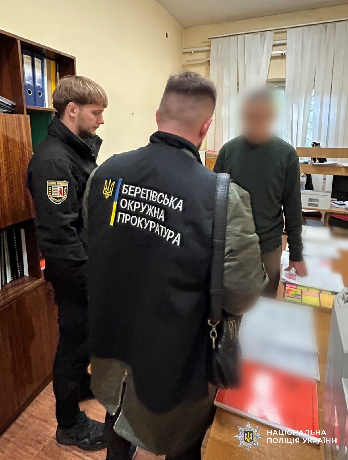 Посадовця міськради у Берегові підозрюють у махінаціях на ремонті тротуару