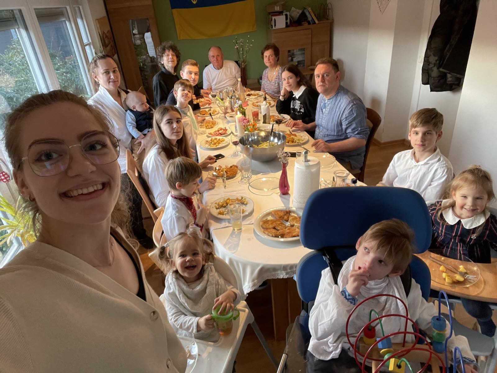 Віолетта Ладченко та її сім'я на родинному святкуванні
