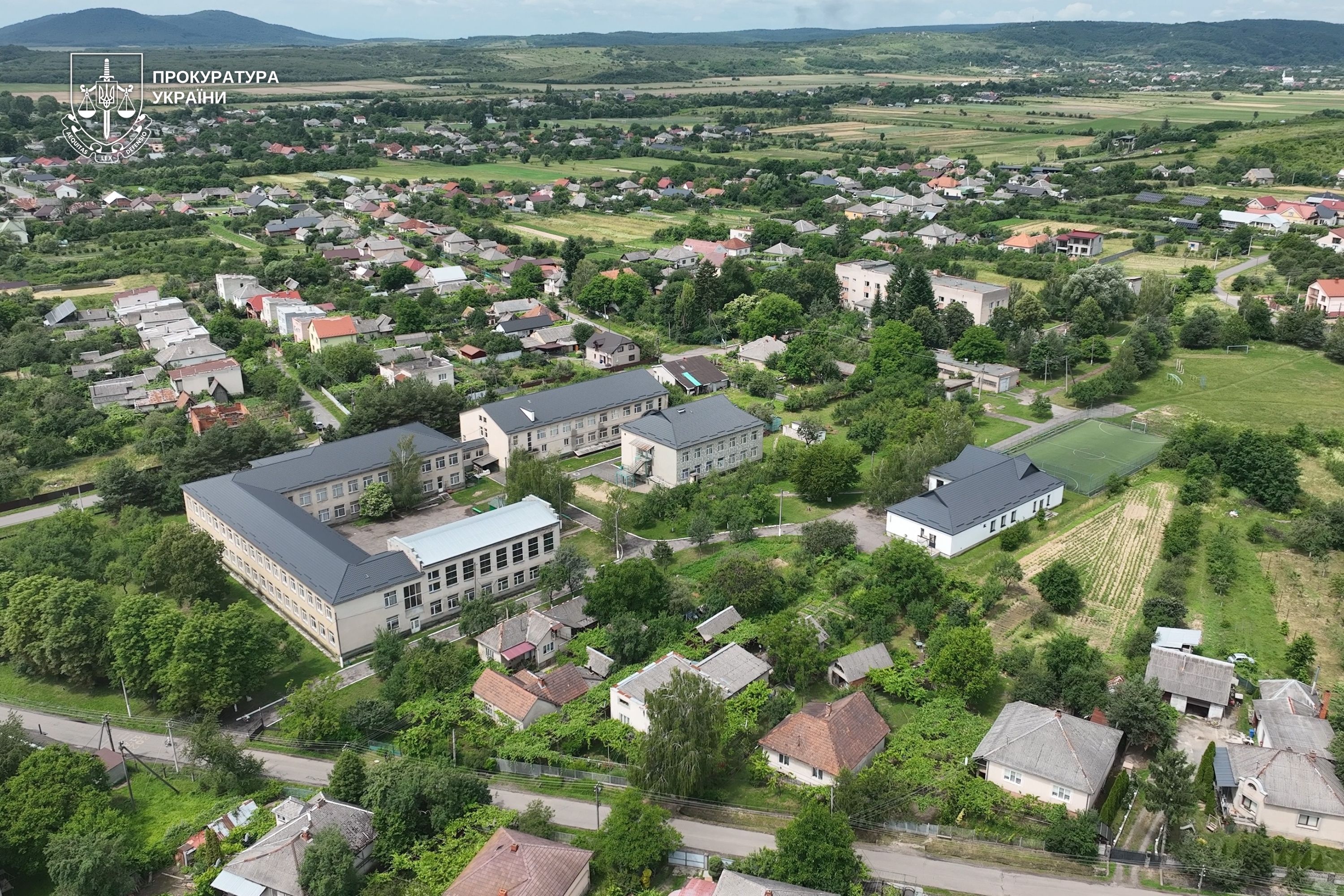 Освітній заклад в селищі Середнє