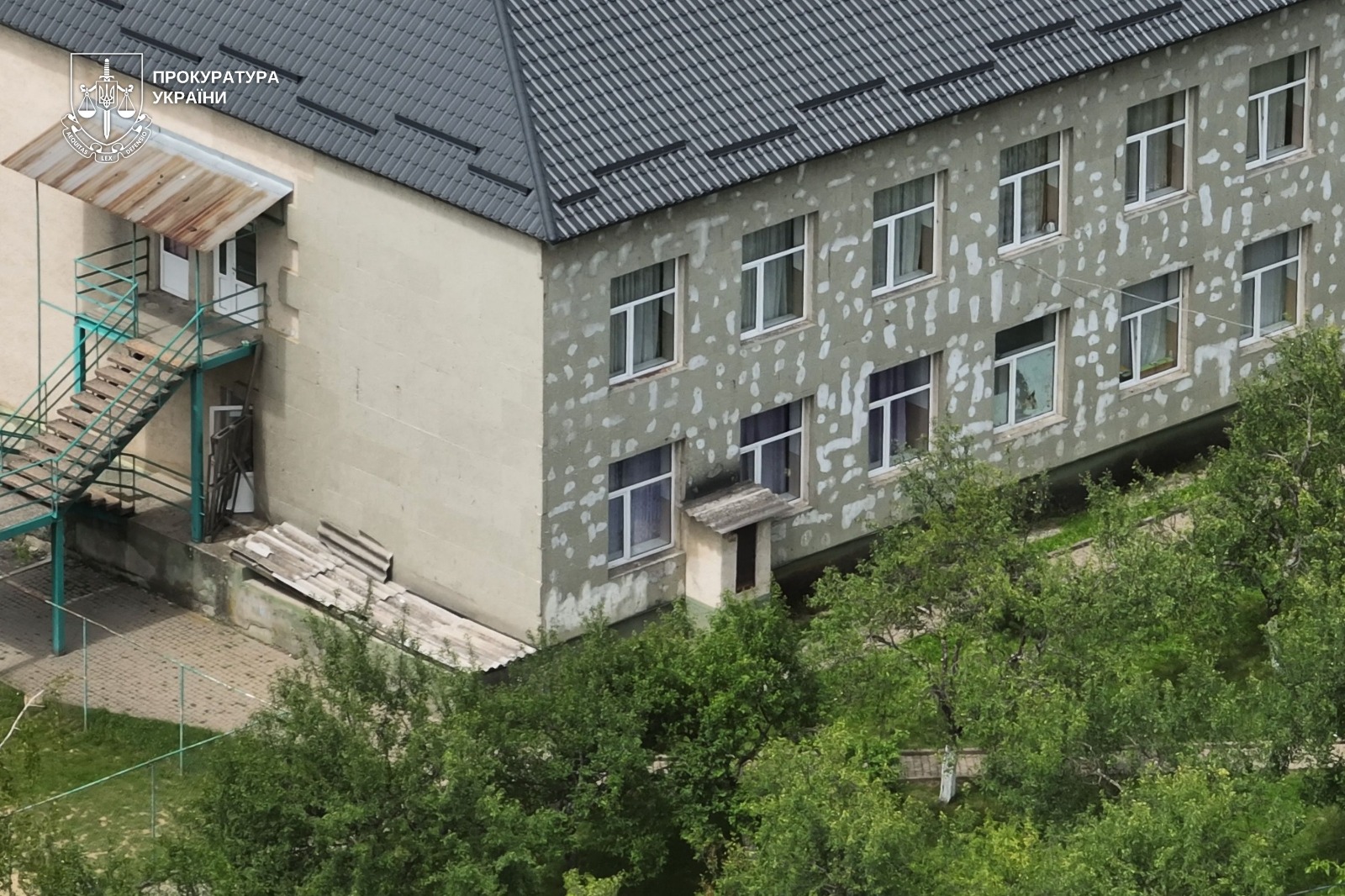 Освітній заклад в селищі Середнє