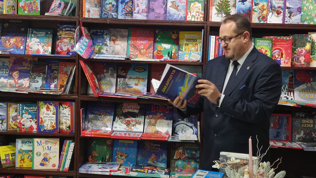Маріан Токар у книгарні "Кобзар"