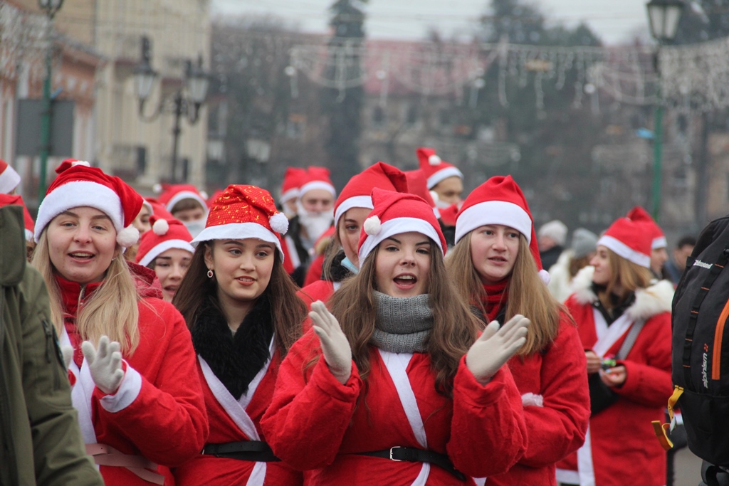 Парад Миколайчиків в Ужгороді на площі Петефі
