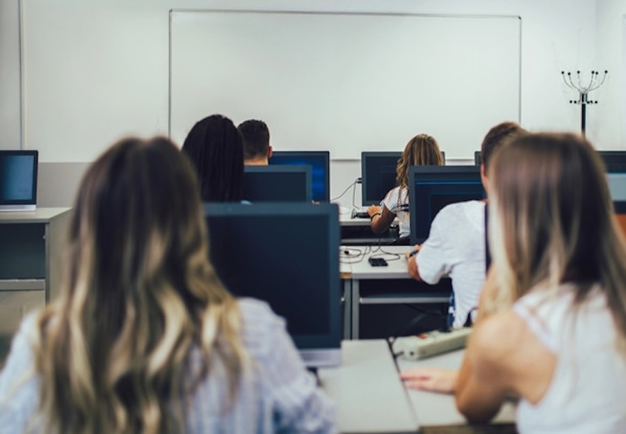 Діти за комп'ютерами