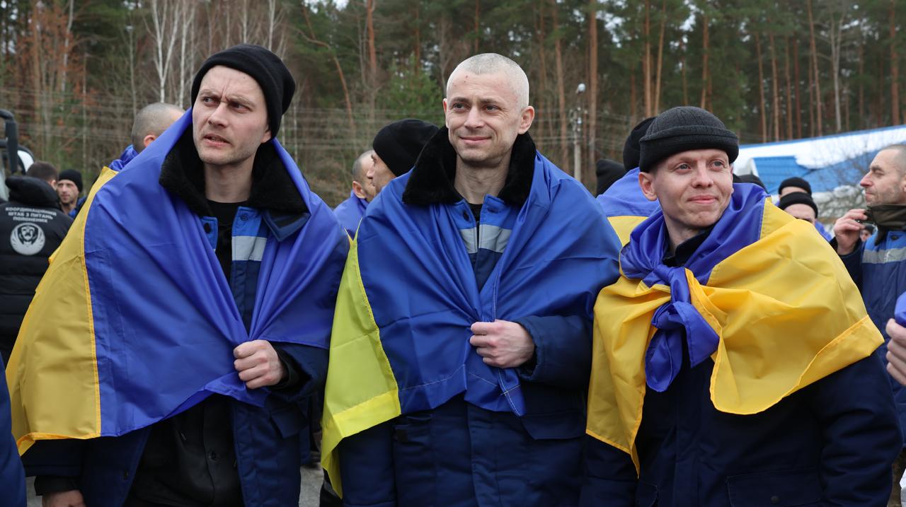 До України з російського полону повернули 200 захисників