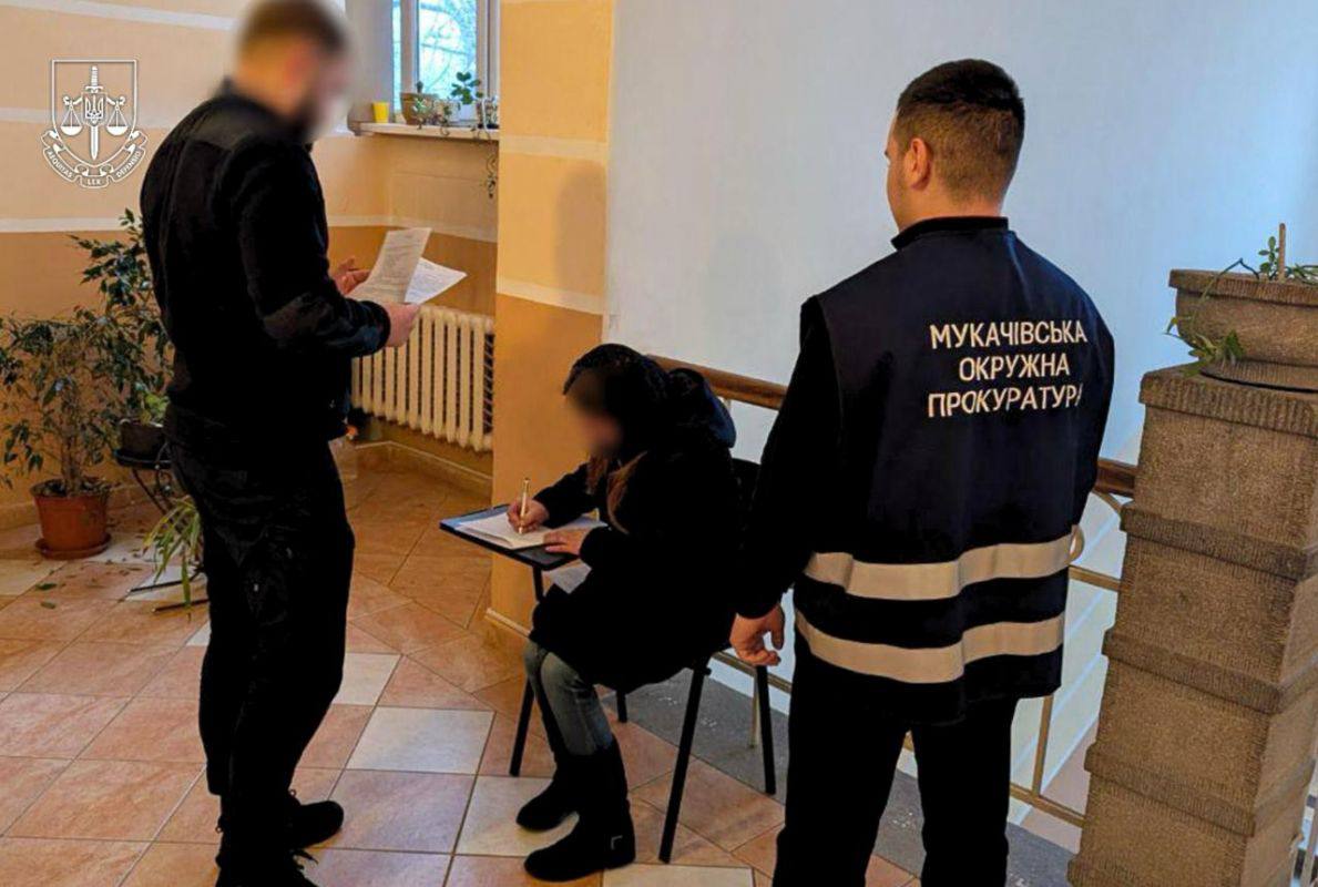 Підозрювана і правоохоронці