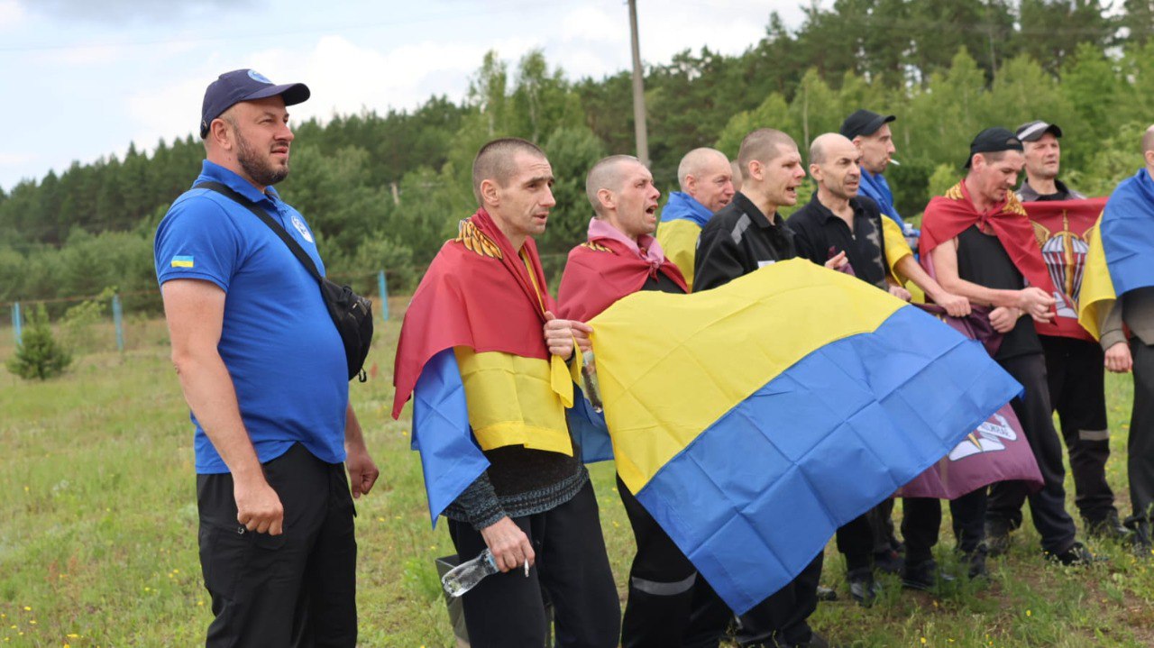 Українські військові, звільнені з російського полону