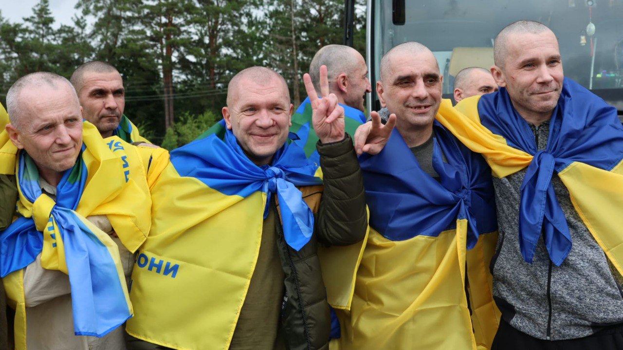 Звільнені з російського полону українські воїни