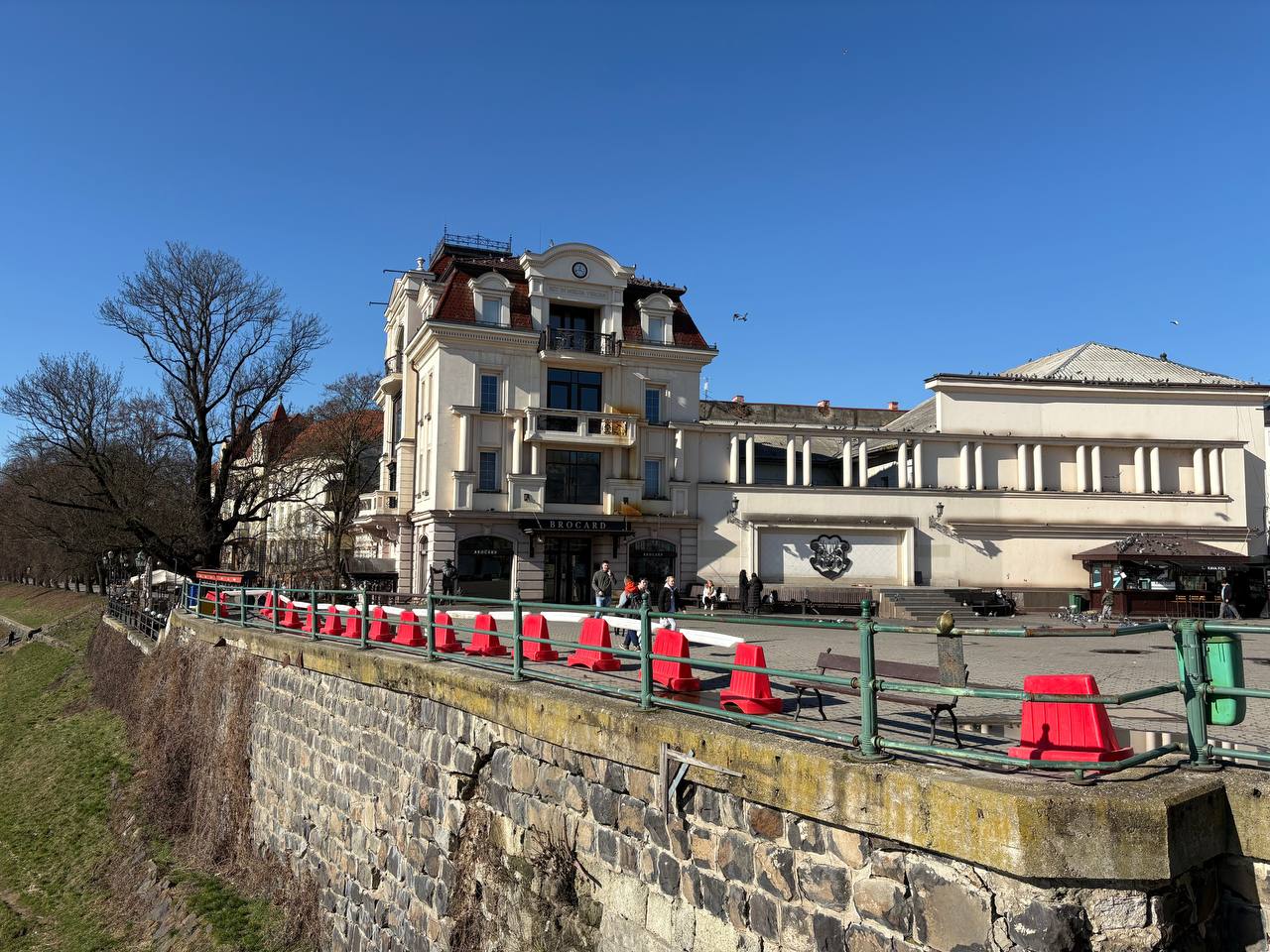 Підпірна стінка на площі Театральній