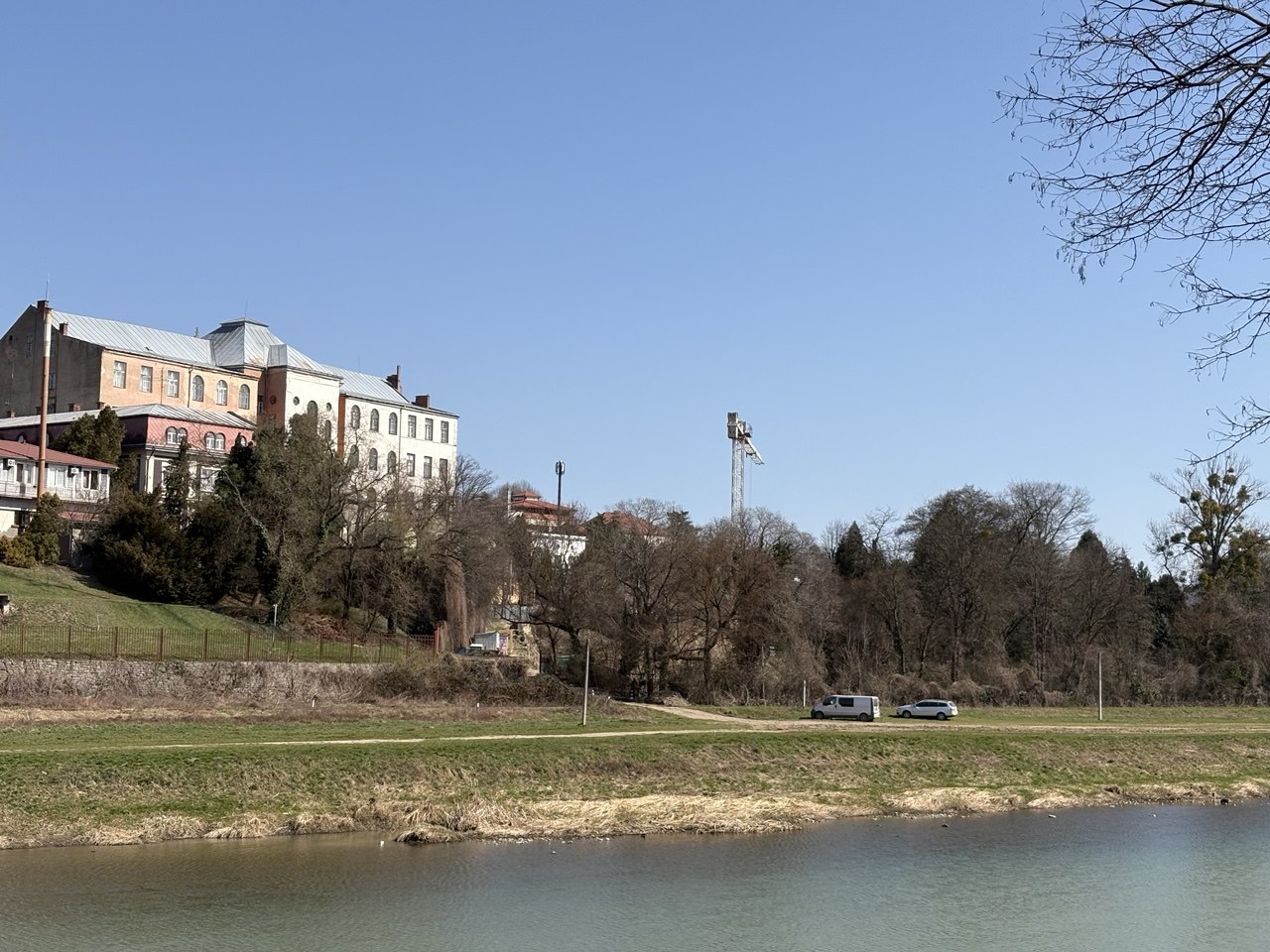 Ботанічна набережна в Ужгороді