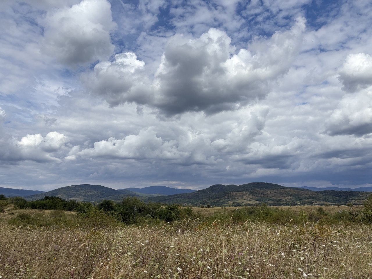 Закарпаття, гори, хмари