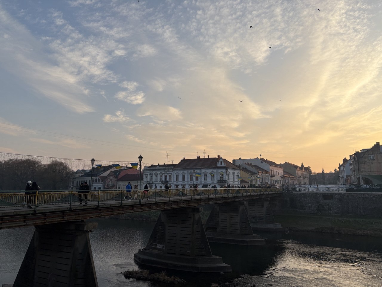 Пішохідний міст, Ужгород, річка Уж, площа Театральна, площа Корятовича