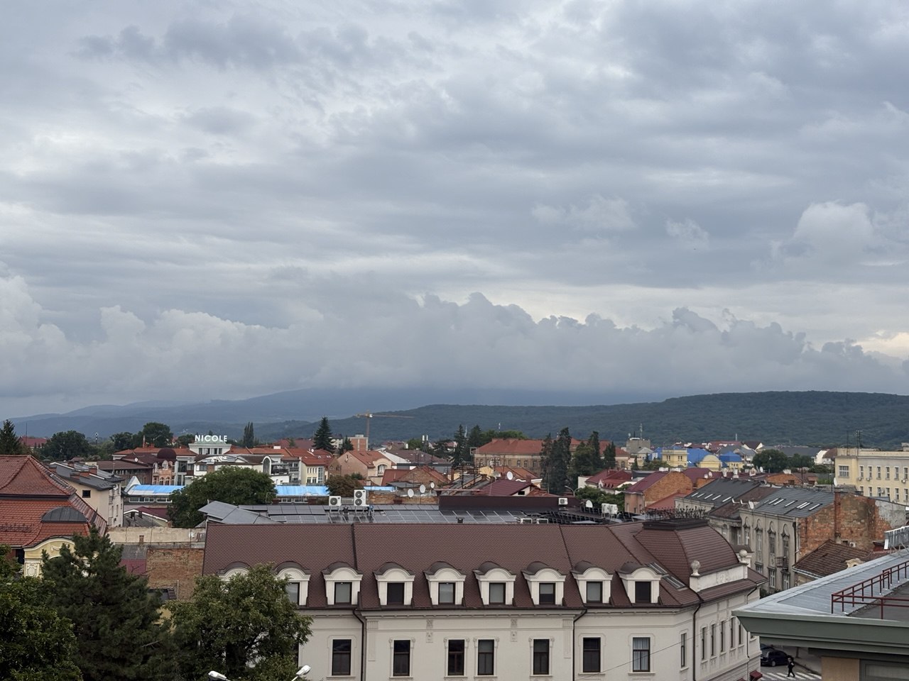Ужгород, хмари, панорама