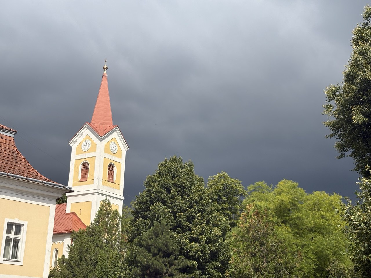 Ужгород, грозове небо