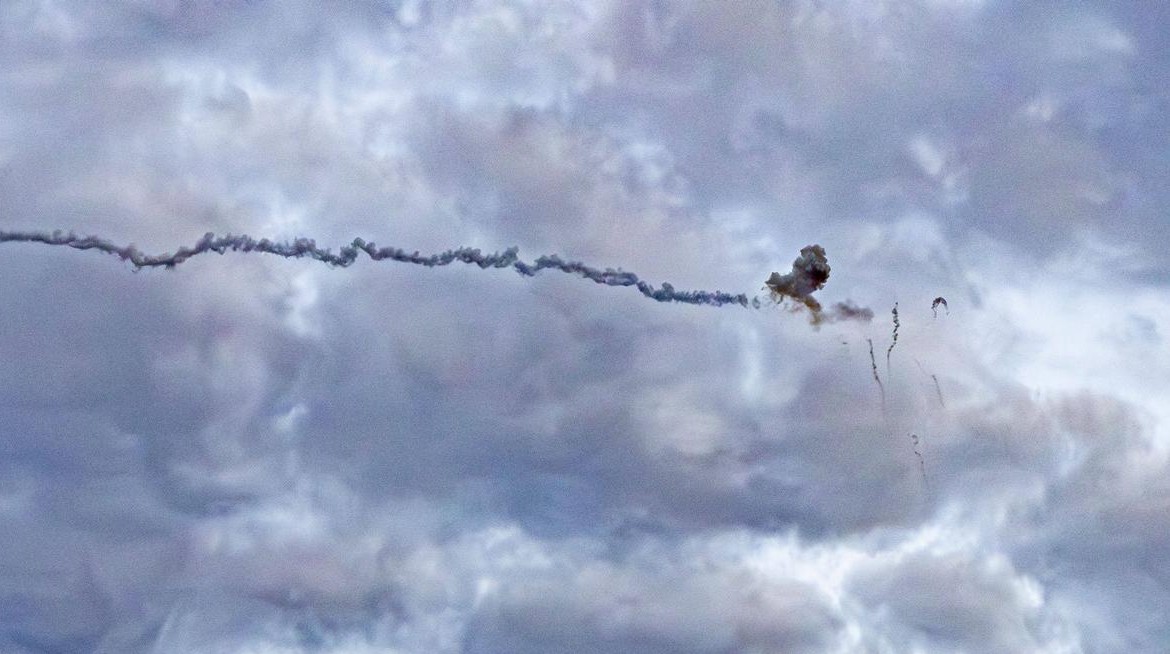 Повітряна ціль у небі
