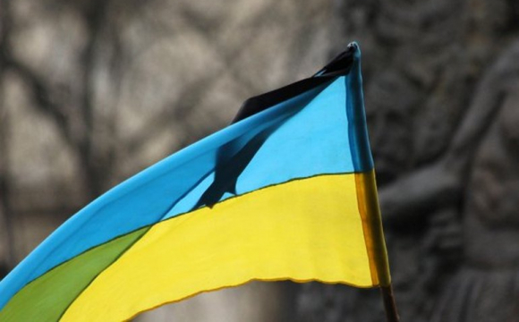 Прапор України з чорною стрічкою