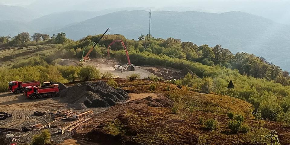 Будівництво вітряків на Полонині Руні