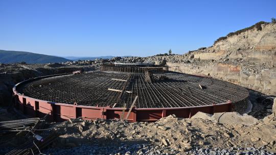 Фундамент вітряка на Руні