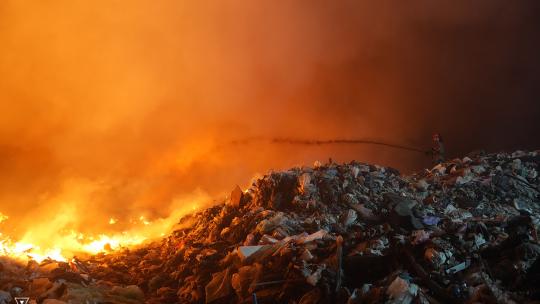 Пожежа на сміттєзвалищі у Барвінку