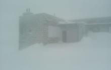 На третій день літа в Карпатах падає сніг (Фото)