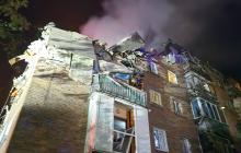 Влучання російської ракети у п'ятиповерховий будинок