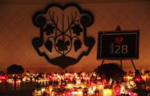 Свічки у пам'ять про загиблих військових 128-ї бригади на площі Театральній в Ужгороді