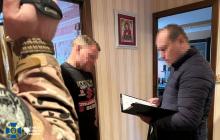 На думку підозрюваного, винними у війні в Україні є США та країни НАТО