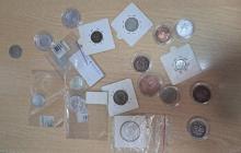 Зі слів іноземця, він купив монети в інтернеті 