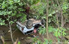 Авто опинилося в річці 