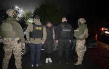 Жінку затримали разом з її спільниками 