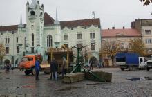 14 листопада в Мукачеві почали встановлювати ялинку