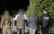Втікачів доправили до прикордонного підрозділу, напоїли чаєм та дали можливість просушити взуття та одяг 
