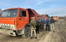 Прикордонники виявили на місці три КАМАЗи 