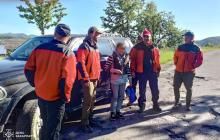 Жінка розклала в лісі вогнище, щоб зігрітися 