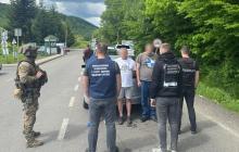 Правоохоронці під час затримання "ухилянтів" на ПП "Убля"