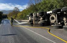 Перевернута вантажівка