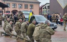 Прощання із воїном Іваном Микульцем