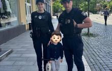 Патрульні з хлопчиком