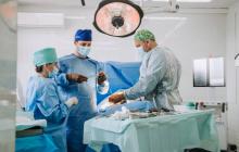 Операційна, лікарі